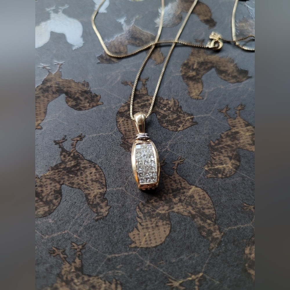 14k yellow gold  Diamond pendant Charm MiniMAlist